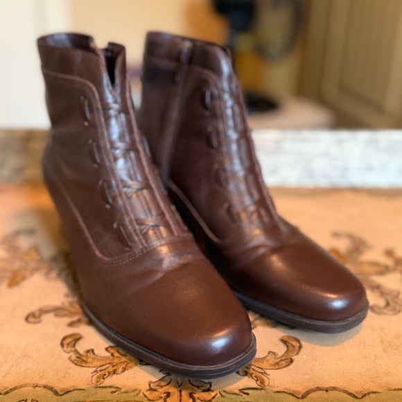 Classic Elements Brown Leather Booties, Women’s Sz 6 - Picture 3 of 13